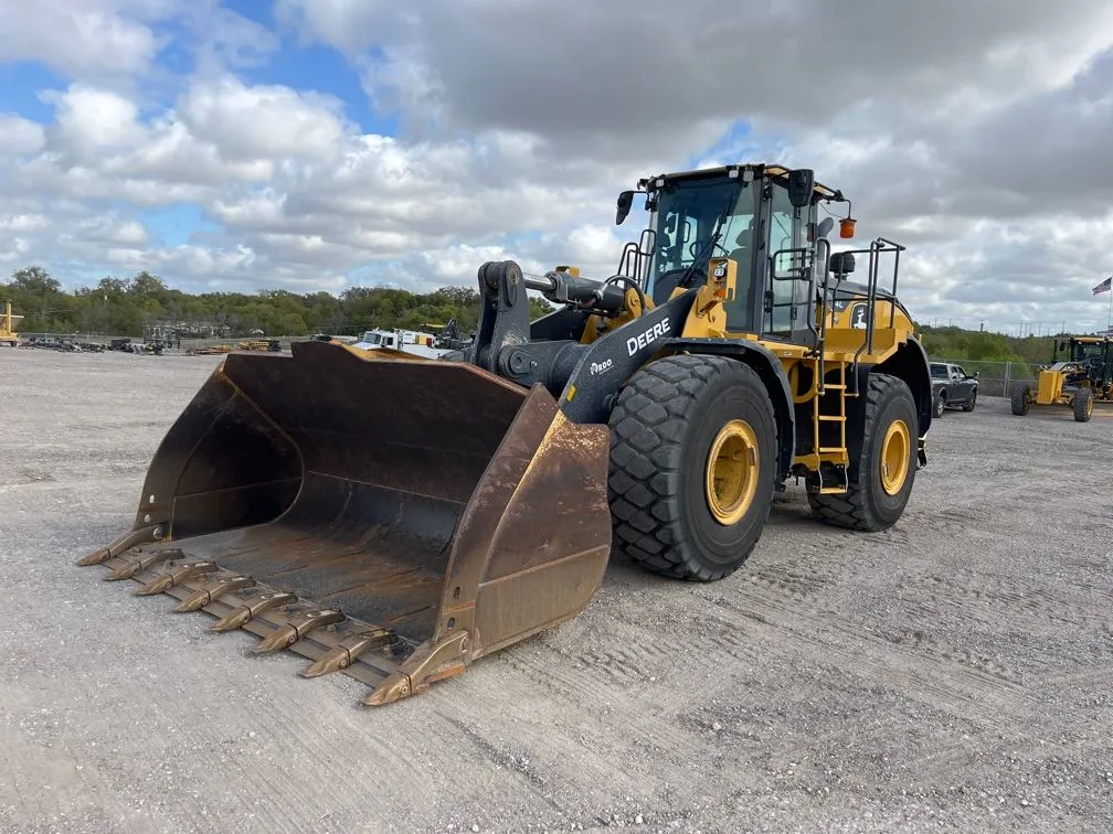 2021 John Deere 824L
