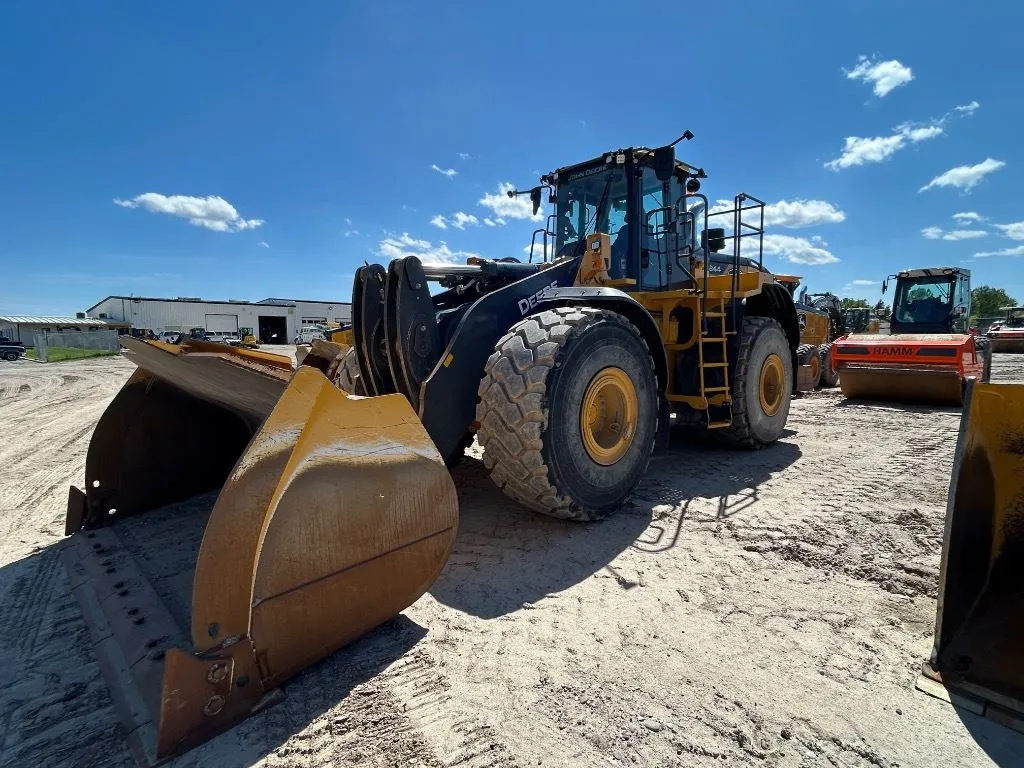 2023 John Deere 844P