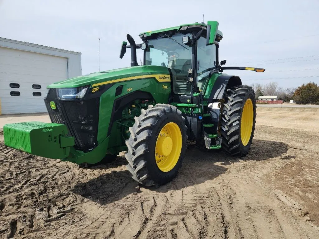 2025 John Deere 8R 230