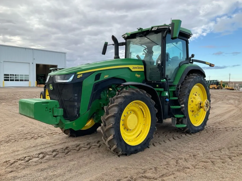 2023 John Deere 8R 250