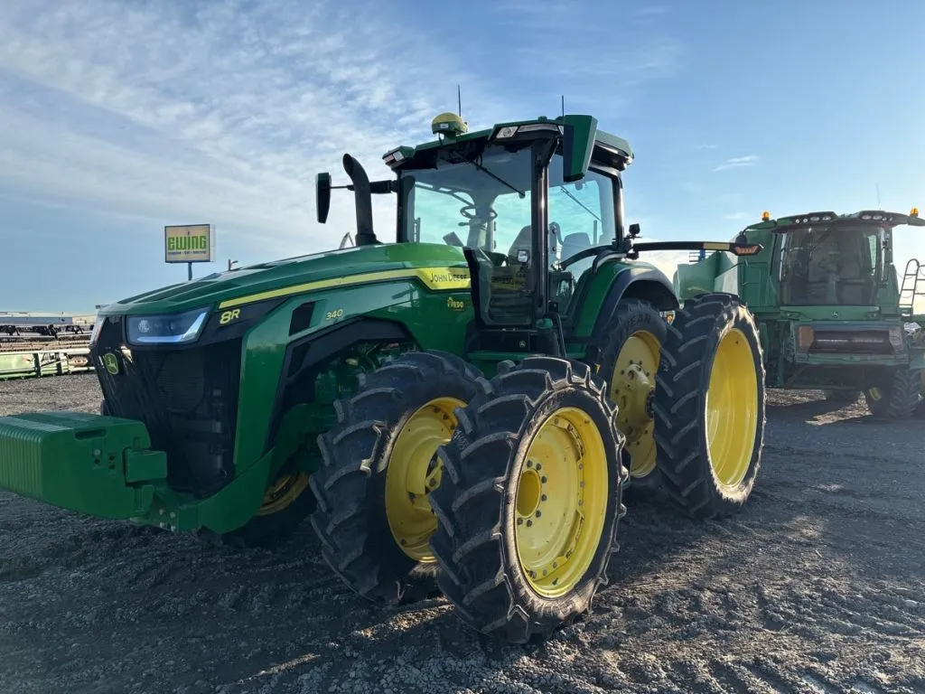 2022 John Deere 8R 340