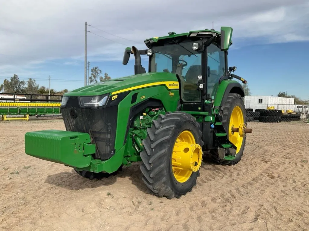 2023 John Deere 8R 370