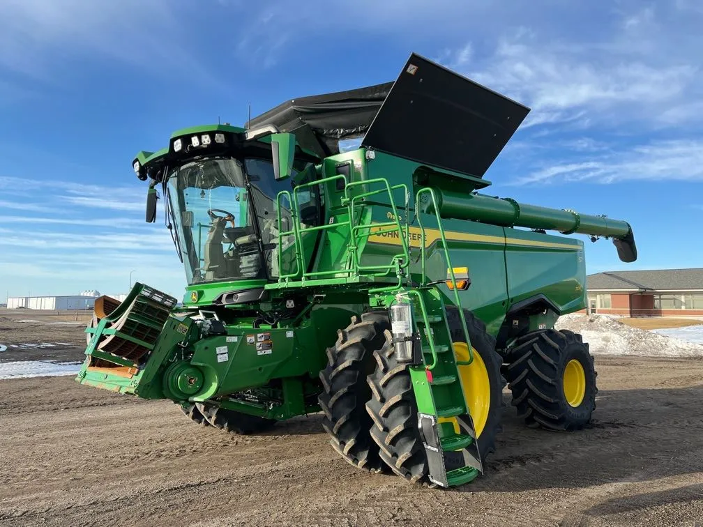 2025 John Deere S7 700