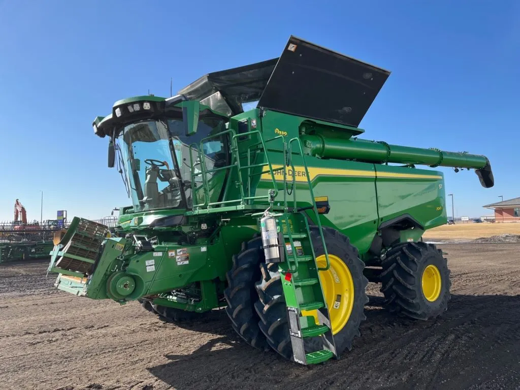2025 John Deere S7 700