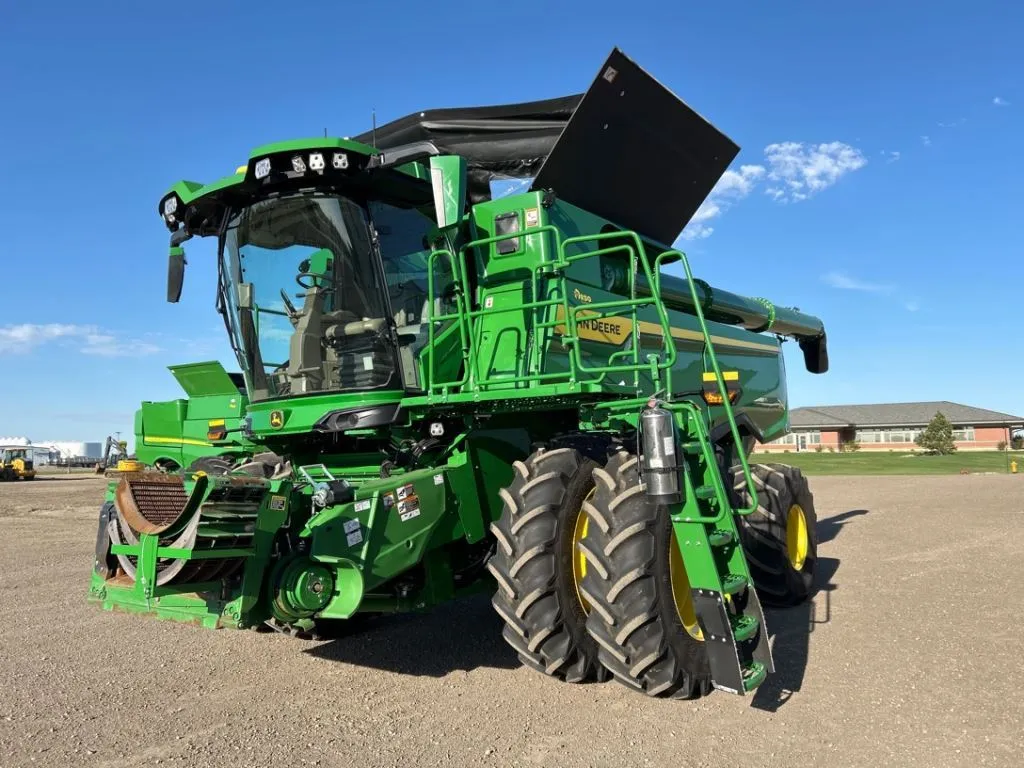2025 John Deere S7 700