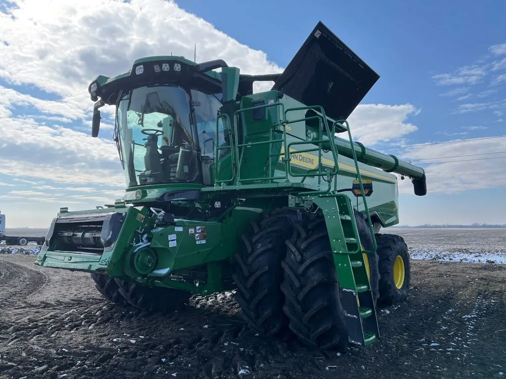 2025 John Deere S7 700