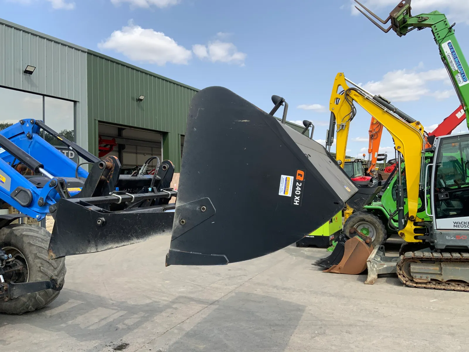 Quicke 8Ft 240 XH Tip Toe Bucket