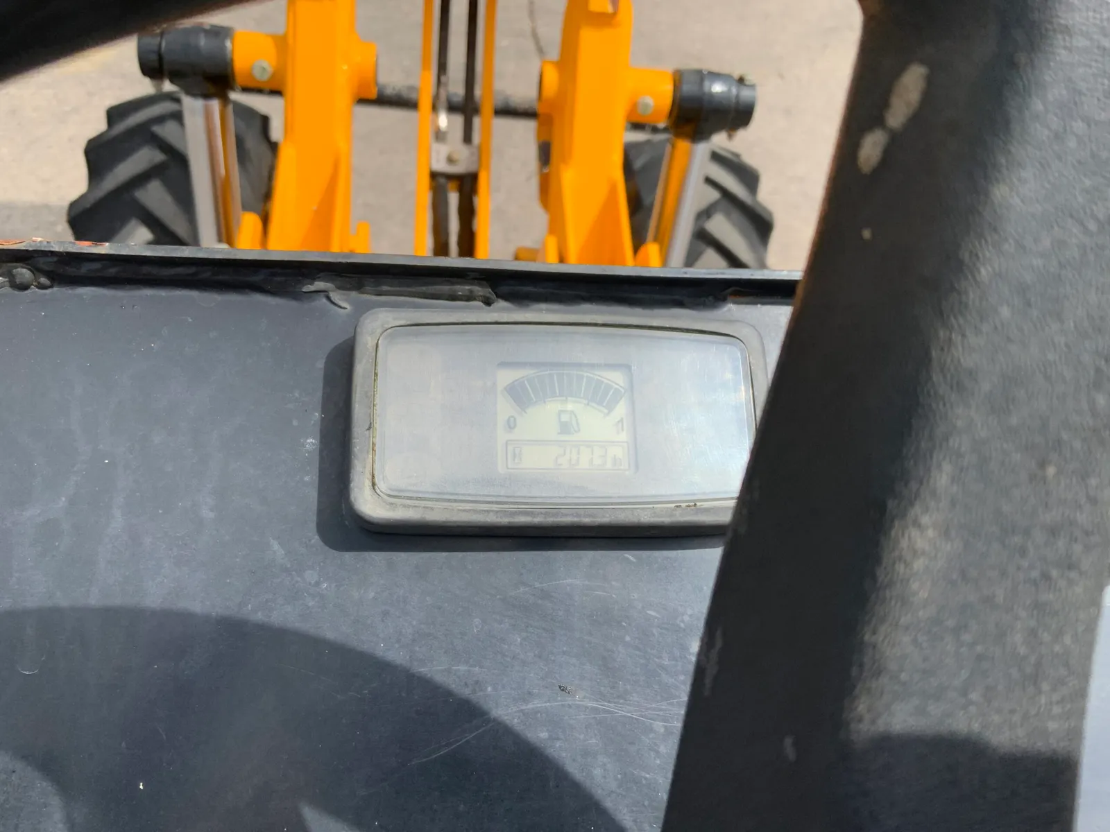JCB 1 Tonne-2 Hi Tip Dumper (ST27095)