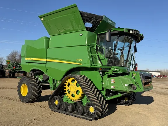 2024 John Deere S790