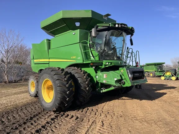 2023 John Deere S790