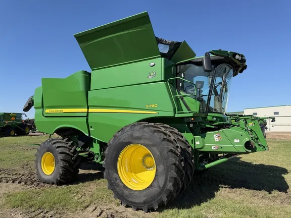 2022 John Deere S790