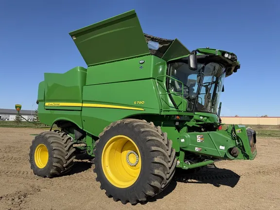 2023 John Deere S790
