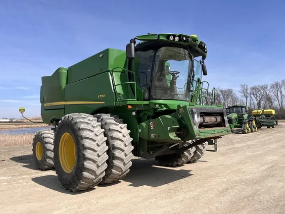 2024 John Deere S790