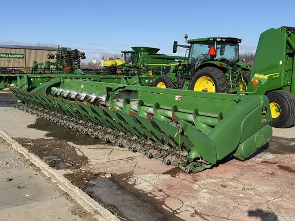 2019 John Deere 718C