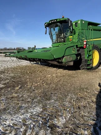 2011 John Deere 608C