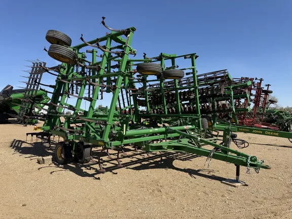 2011 John Deere 2210