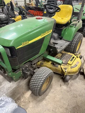 2005 John Deere 2210