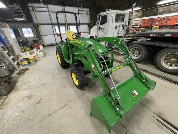 2012 John Deere 3320