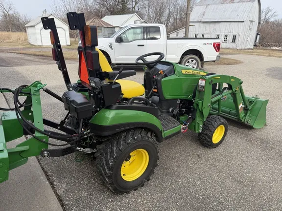 2019 John Deere 1025R