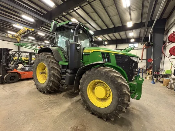 2023 John Deere 7R 310