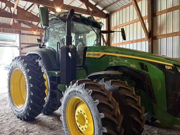 2023 John Deere 8R 250