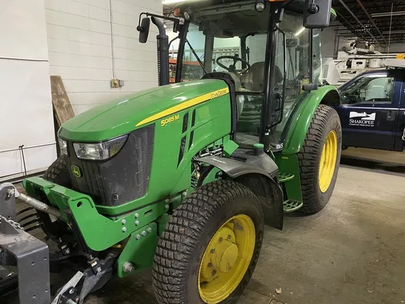 2015 John Deere 5085M