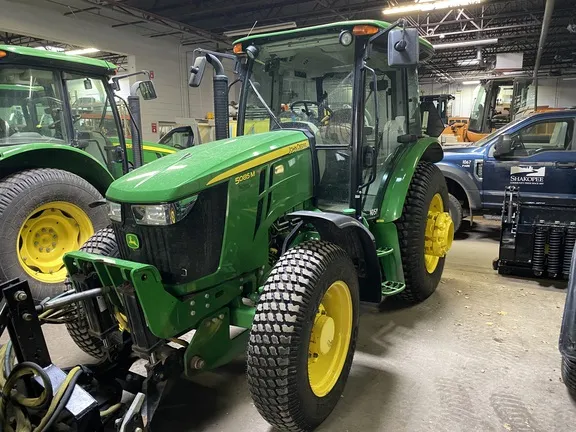 2016 John Deere 5085M