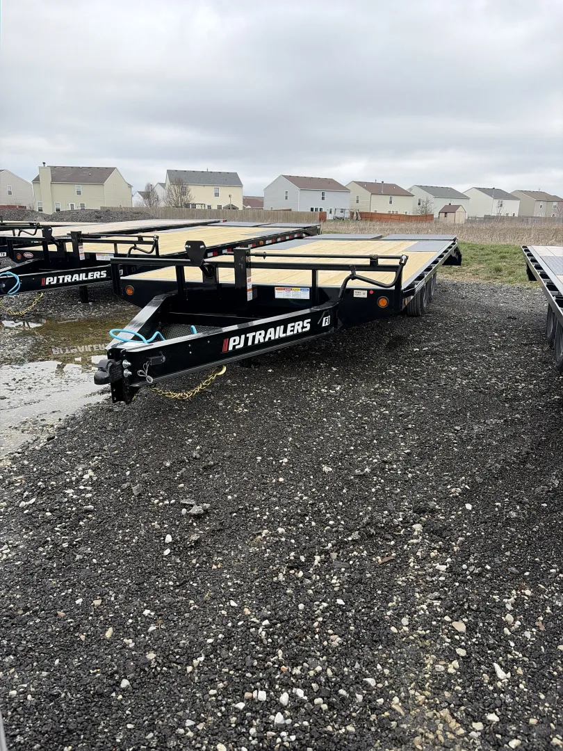 2026 PJ Trailers F8202