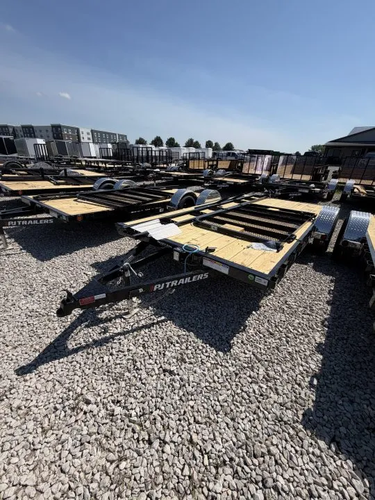 2027 PJ Trailers U8141