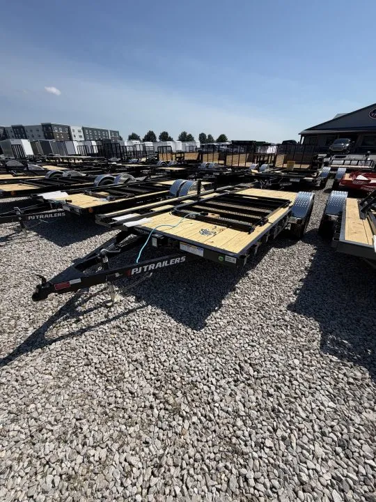 2027 PJ Trailers U8141