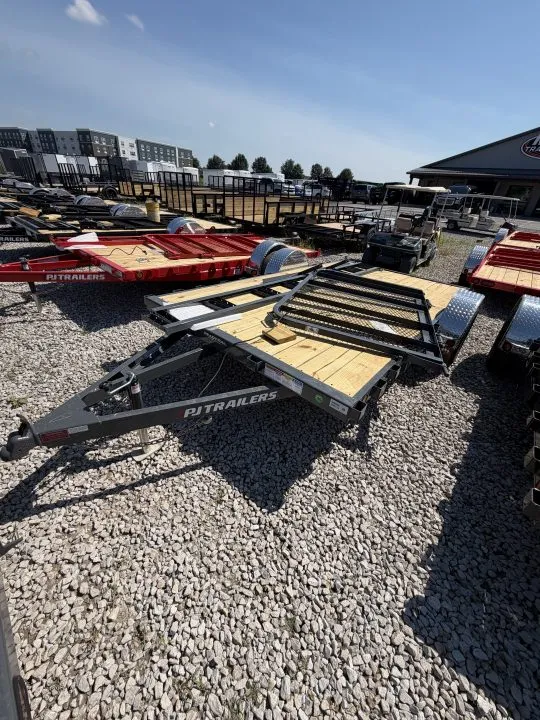 2027 PJ Trailers U7121