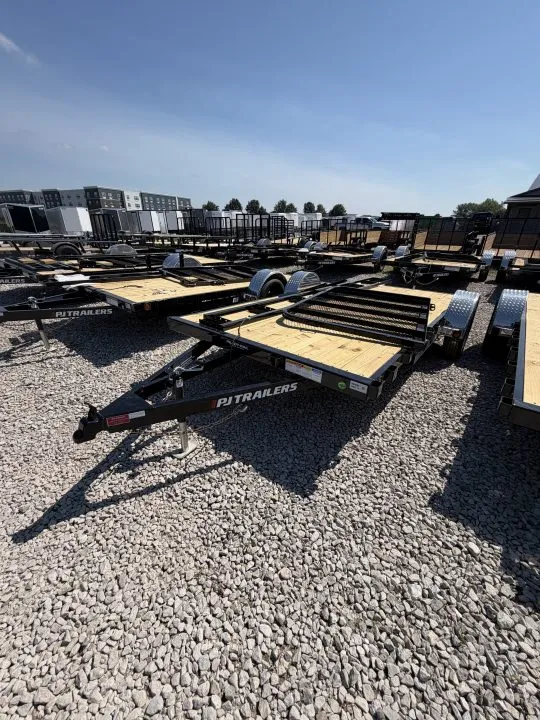 2027 PJ Trailers U7141