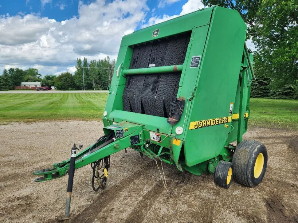 1998 John Deere 566