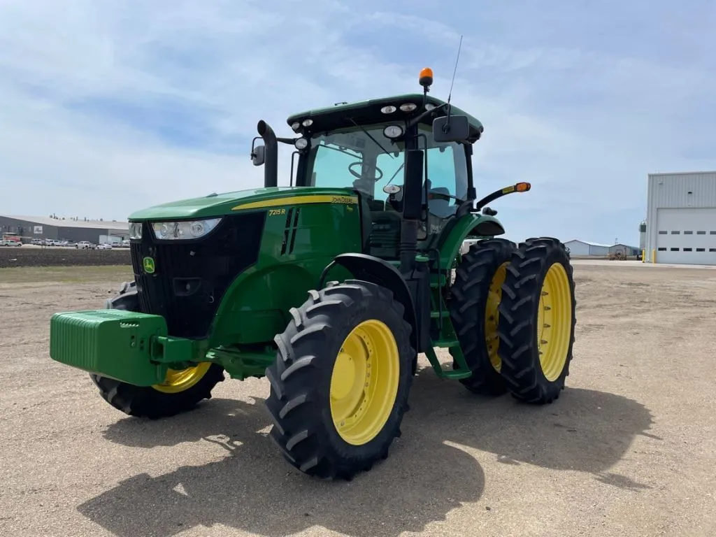 2012 John Deere 7215R