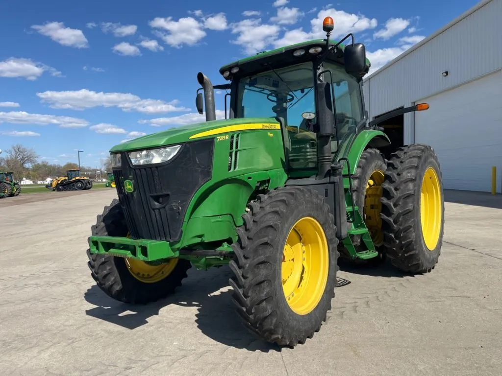 2013 John Deere 7215R
