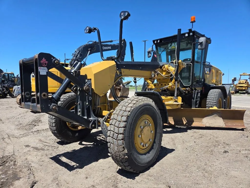 2019 Cat 140AWD