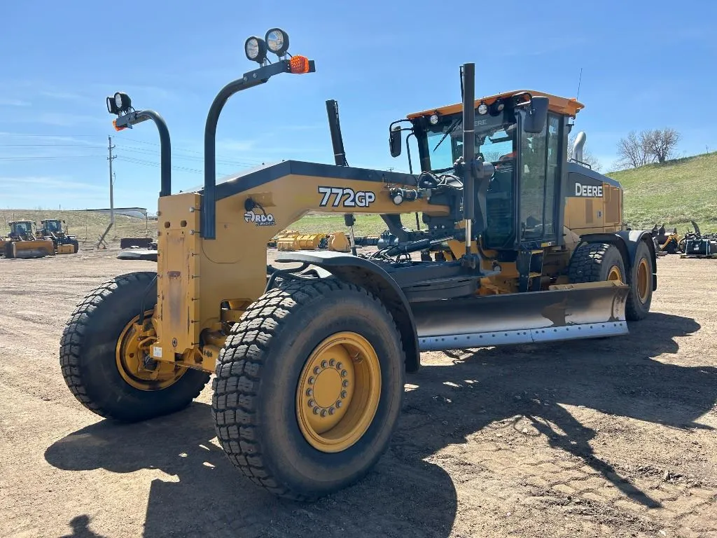 2019 John Deere 772G