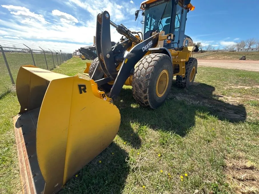2022 John Deere 624P