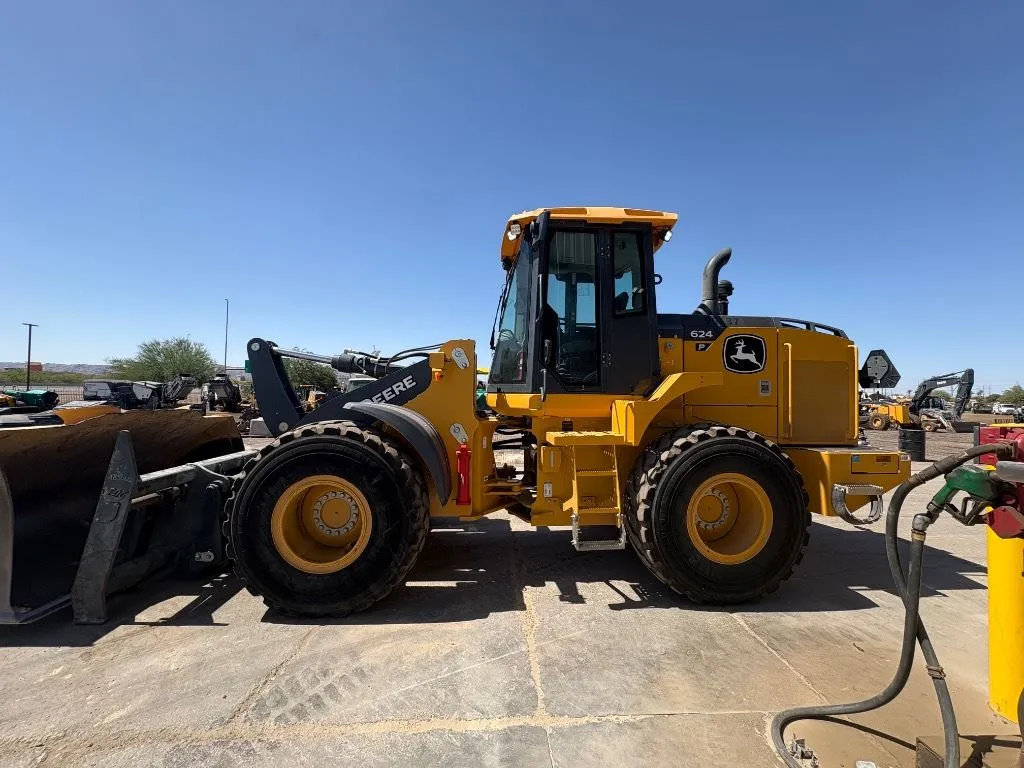 2023 John Deere 624P