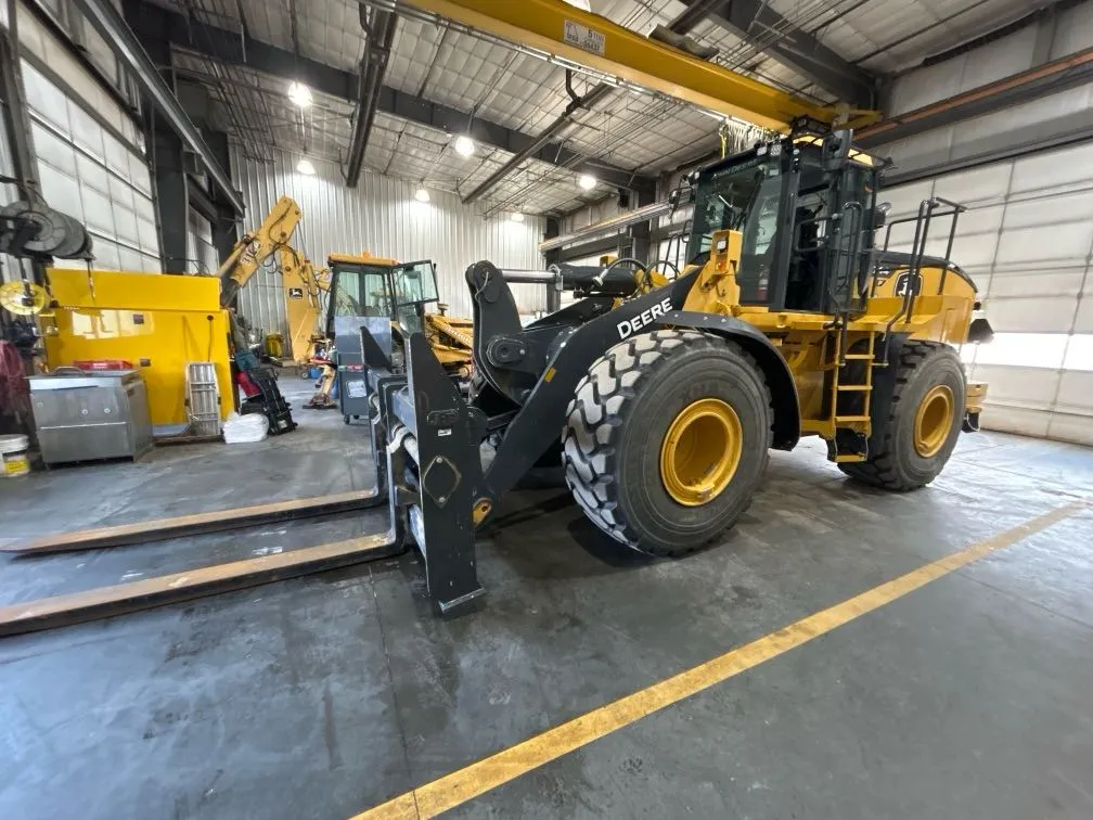 2023 John Deere 744P