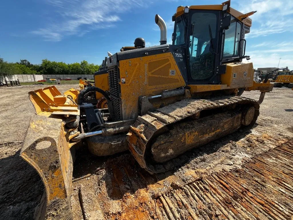 2023 John Deere 750L