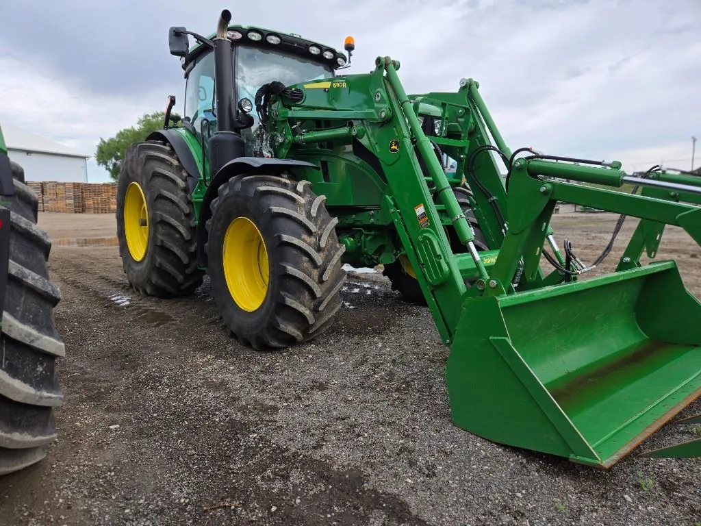 2025 John Deere 6R 195