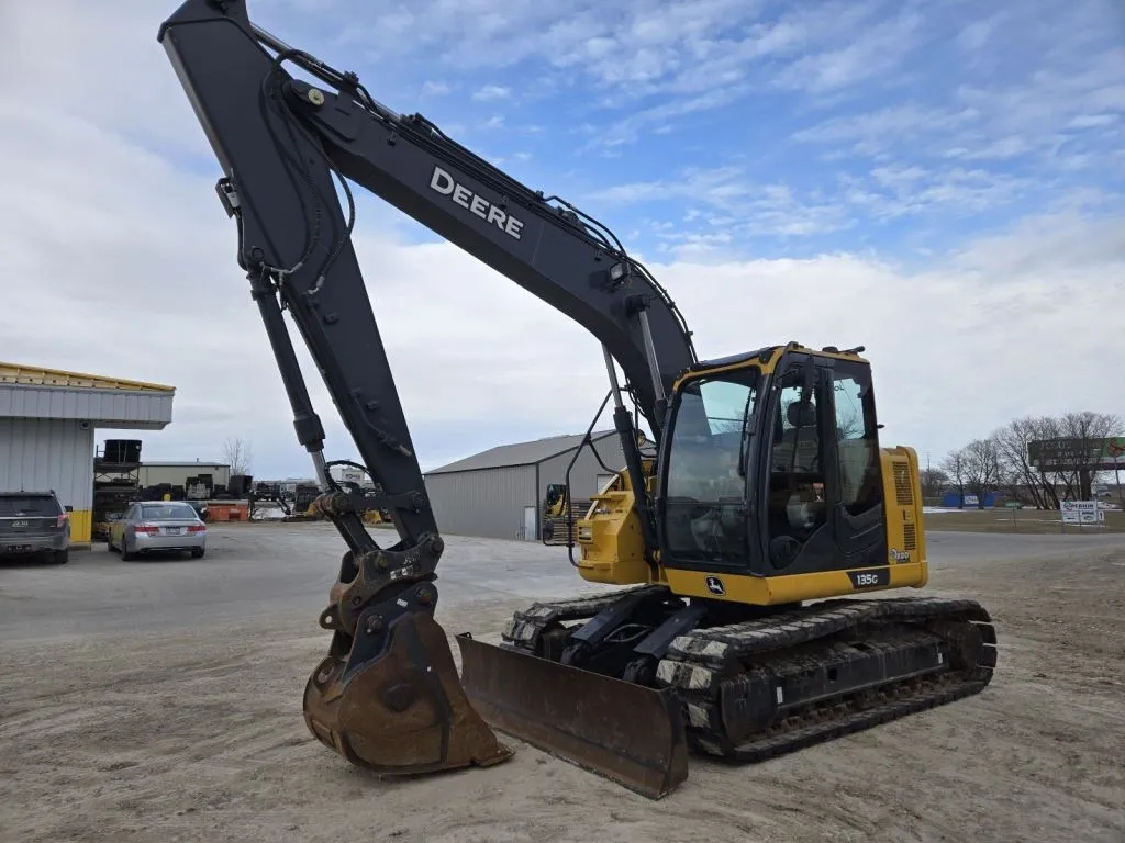 2021 John Deere 135G