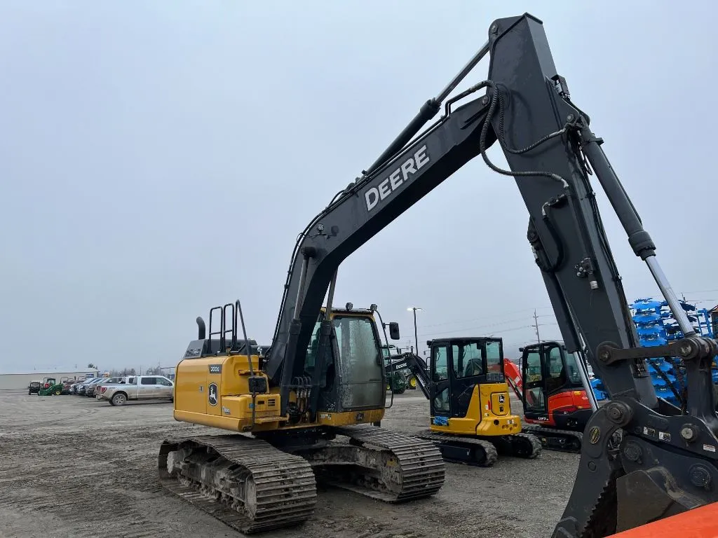 2022 John Deere 200G