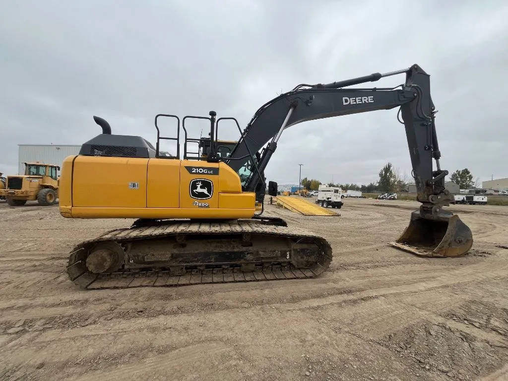 2021 John Deere 210GLC