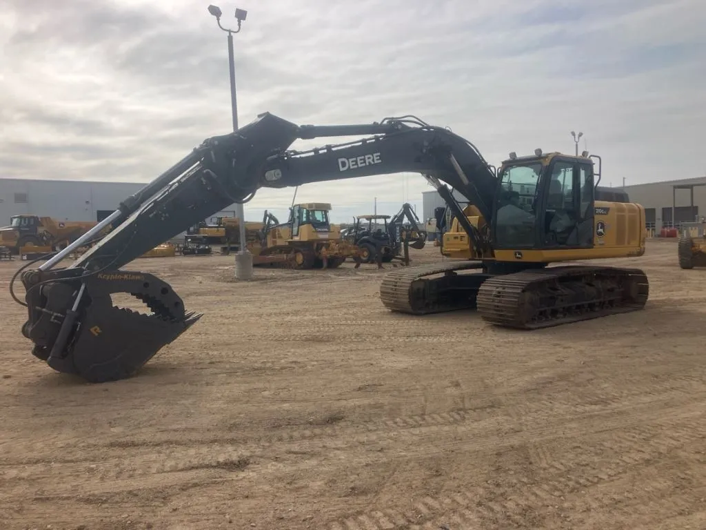 2022 John Deere 210GLC