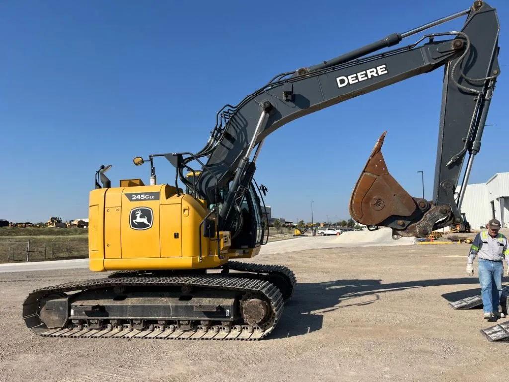 2022 John Deere 245G