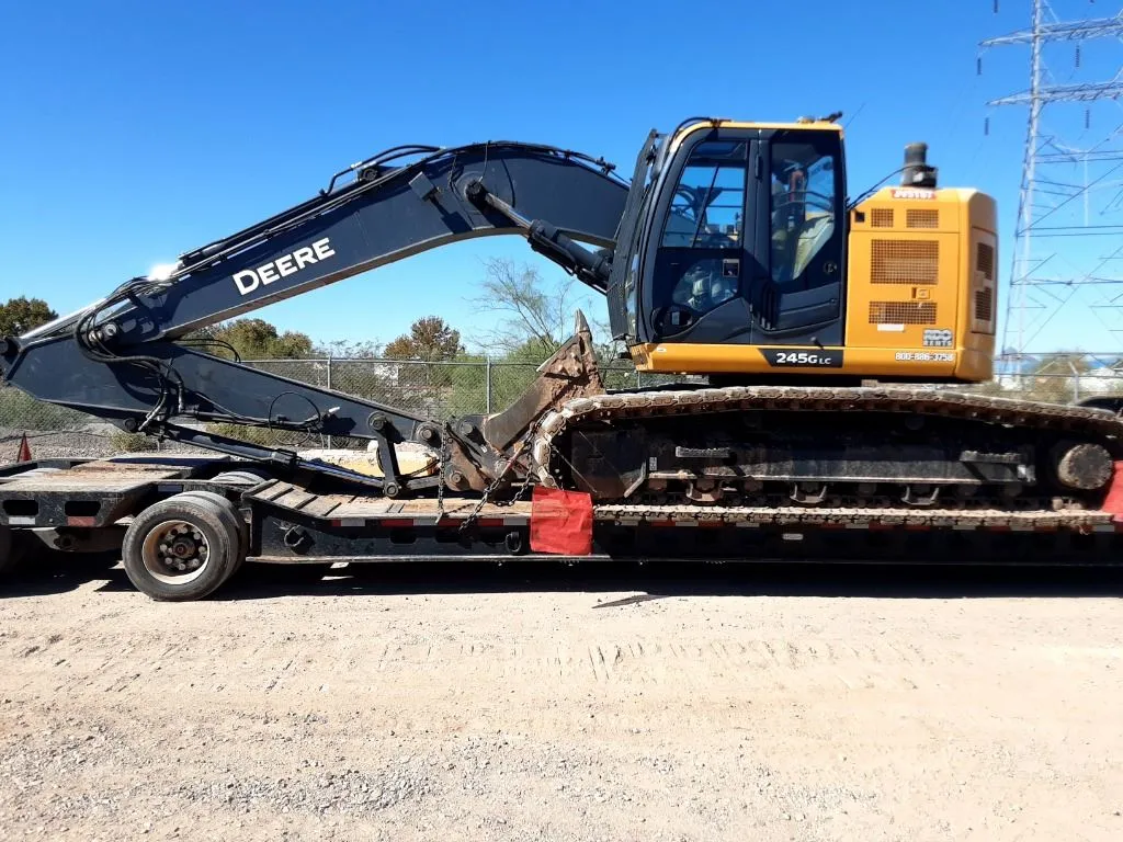 2022 John Deere 245G