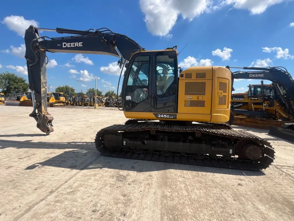 2022 John Deere 245G