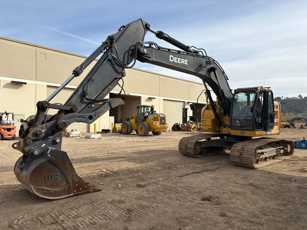 2022 John Deere 245G